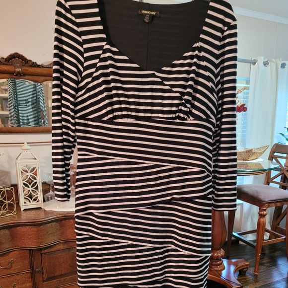 Paisley Sky Dresses & Skirts - Black And White Dress